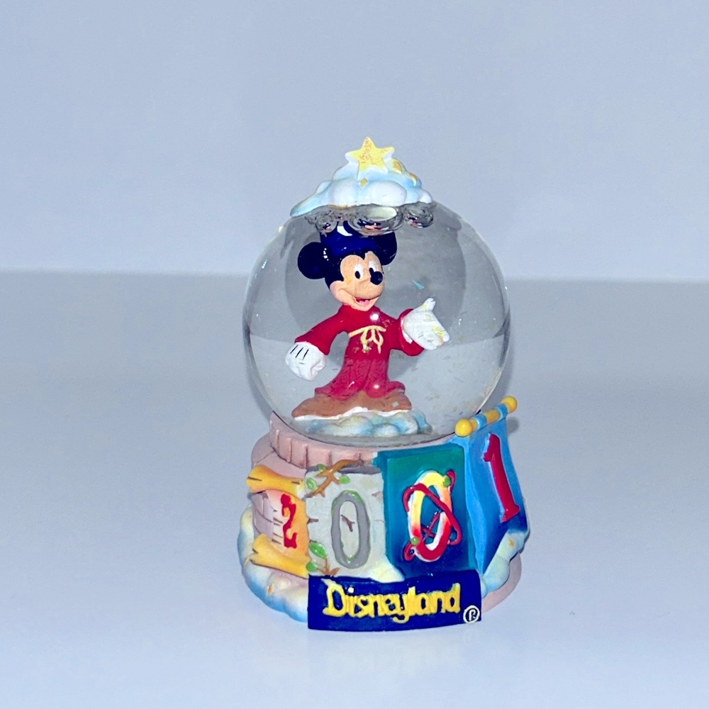 Disney Mickey Mouse Snow Globe